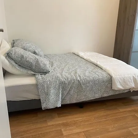 3 Pieces Avec Belle Terrasse Et Vue Degagee. سوراسْنْ